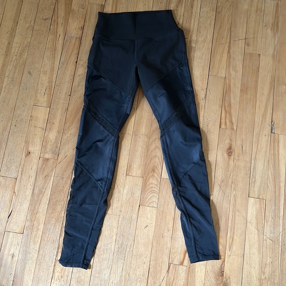 ALO Yoga Leggings, Charcoal Grey, Size XS. - Picture 2 of 4